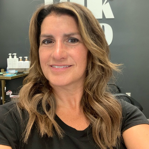 Meet your Posher, Jennifer - Picture 2 of 2